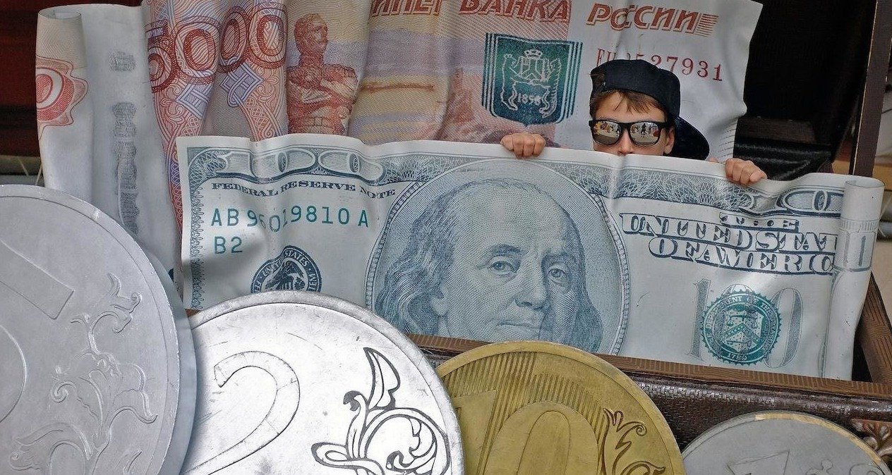 Минэкономразвития прогнозирует курс доллара в 2024 году около 90 рублей