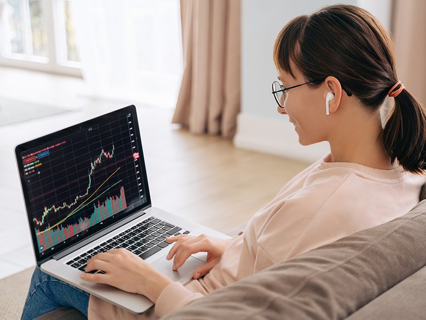 «После февраля я ушла в минус на 40%»: как преодолеть страх и снова начать инвестировать