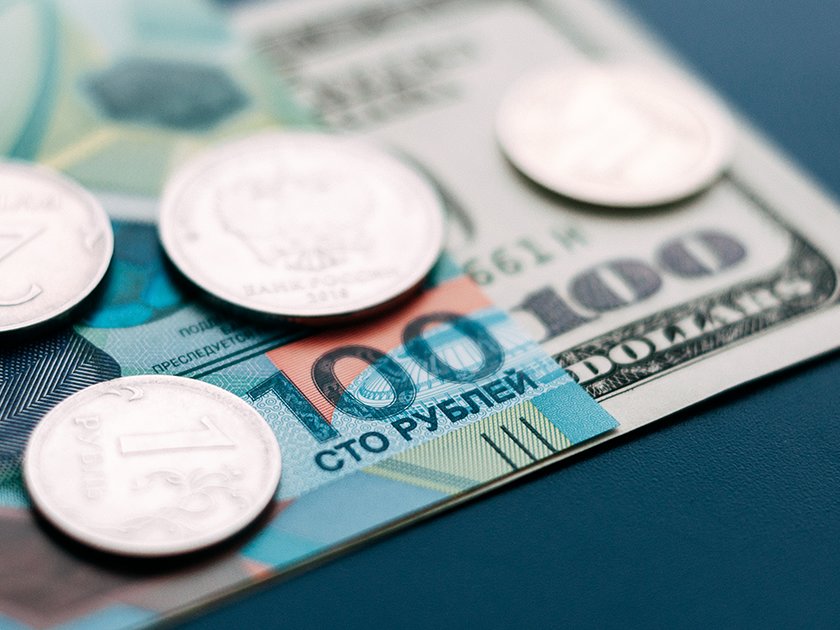 Продавать ли доллары прямо сейчас и что будет с рублем дальше? Отвечают эксперты