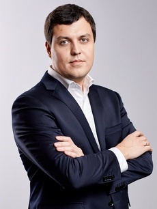 «Я не считаю, что нам стоит менять название, несмотря на всю историю с санацией»