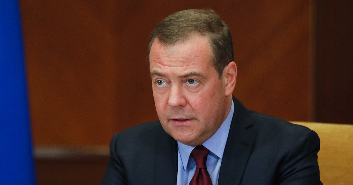 «Не самое плохое решение». Медведев высказался о возможном дефолте