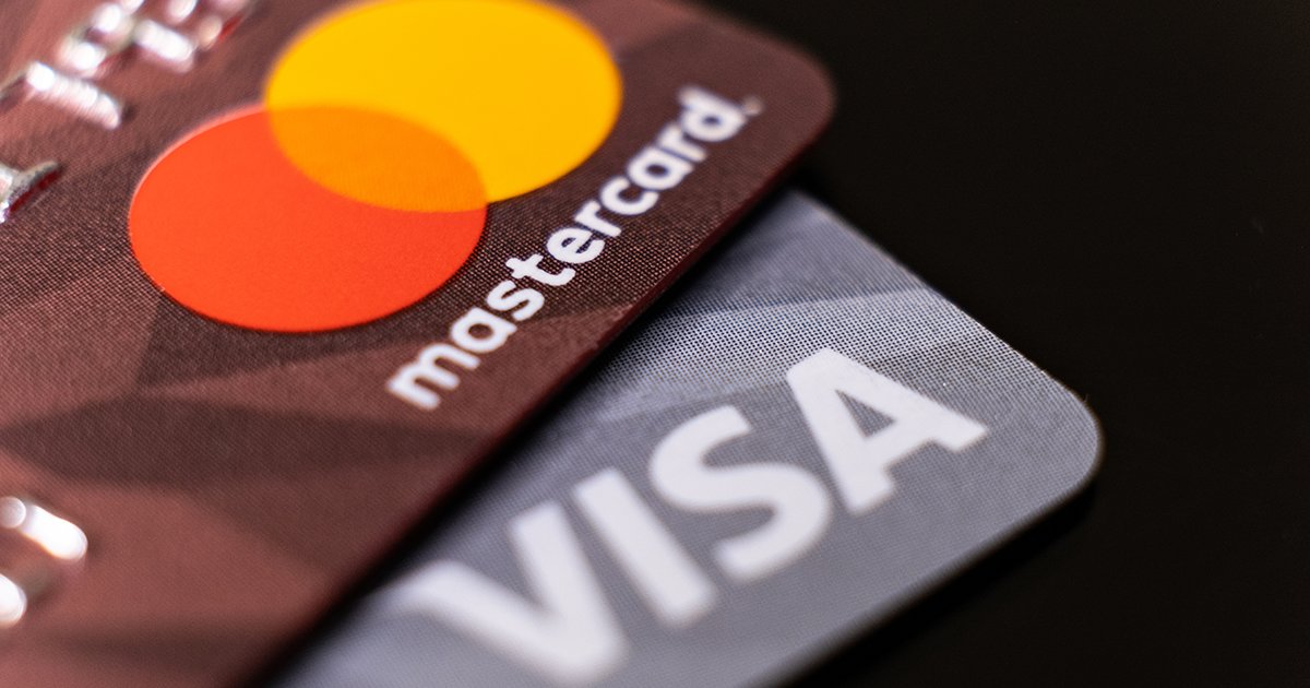 Скажутся ли санкции на работе банковских карт и оплате телефоном? Отвечают эксперты