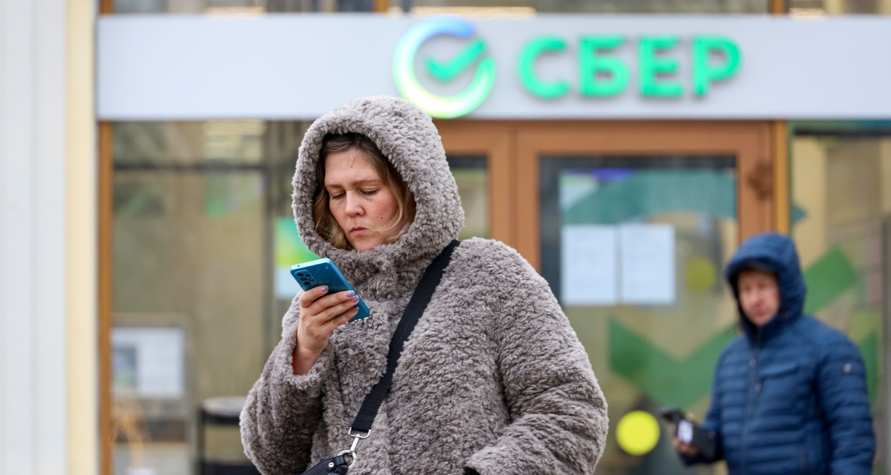 Звонят с номера 900: Сбер объяснил, как отличить звонок из банка от звонка мошенников