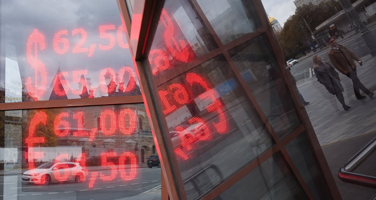 Заработали или потеряли? Как смена курса повлияла на сбережения россиян
