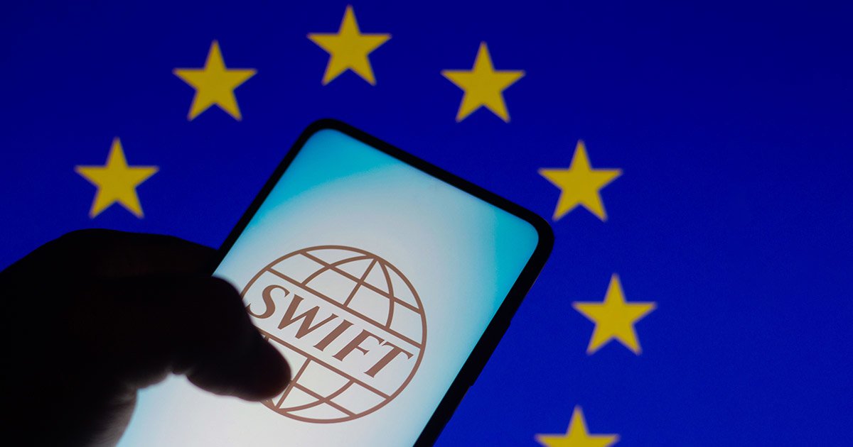 Евросоюз планирует отключить от SWIFT Россельхозбанк и МКБ — Politico