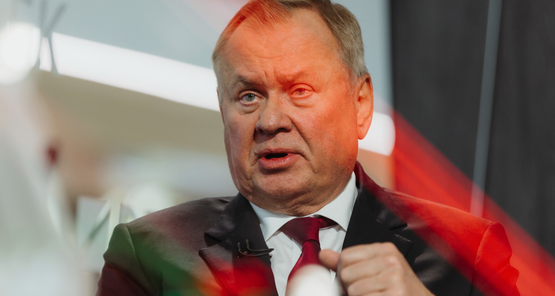 Глава ВТБ дал совет россиянам, куда вложить 1 млн рублей
