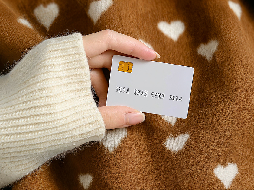 Сколько денег нужно держать на банковской карте