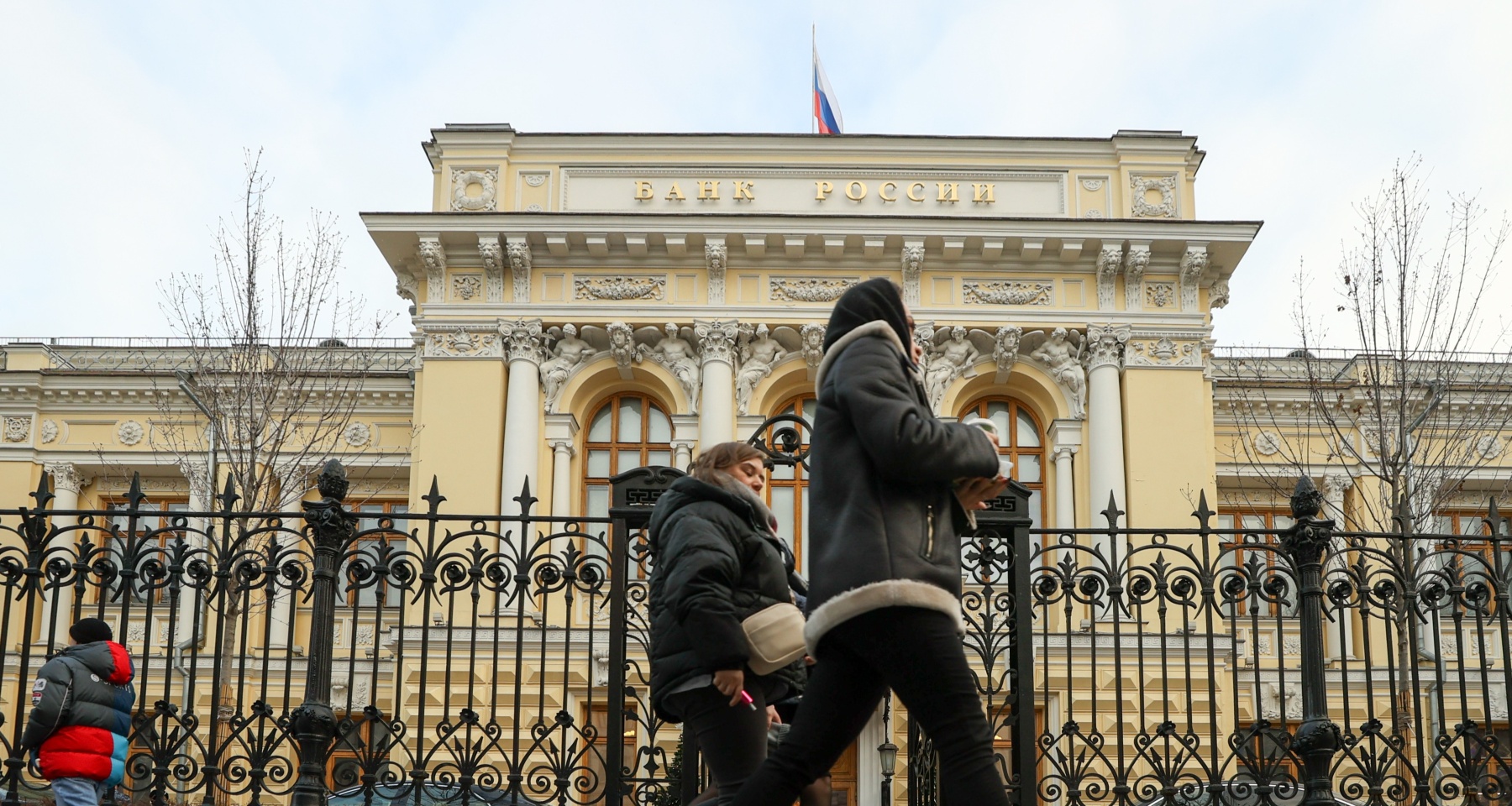 Какой будет ставка к концу года, при каком уровне россияне перестанут нести деньги на вклады. Главное о ключевой ставке за неделю