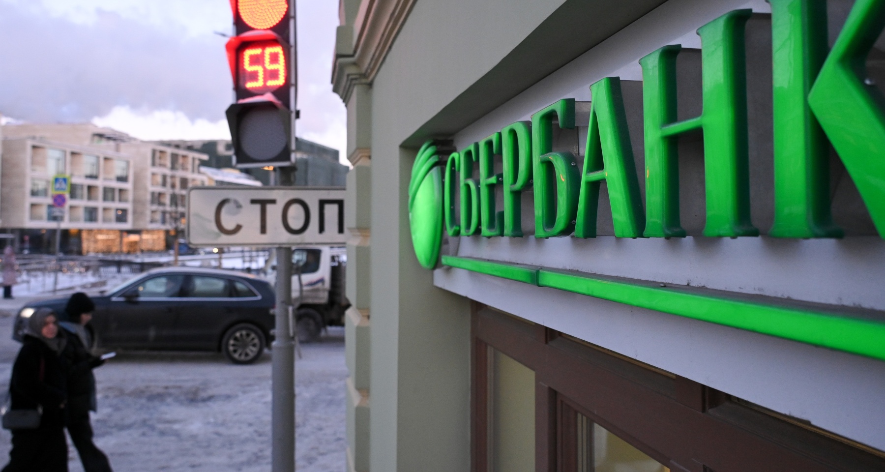 Сбер под давлением Центробанка отменил суточные лимиты на переводы