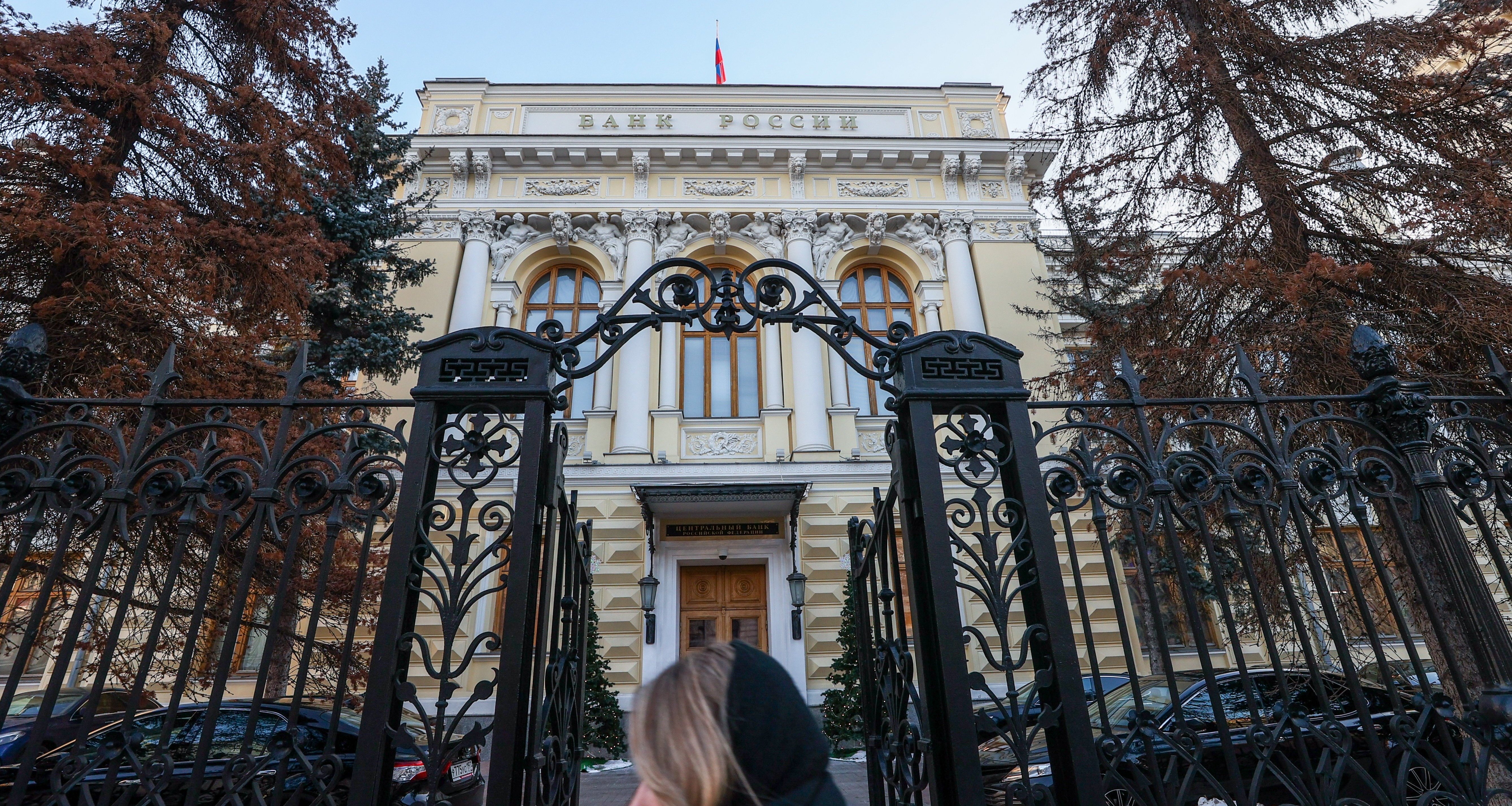 Не дойти до критических точек. Что угрожает российской экономике и как реагирует ЦБ