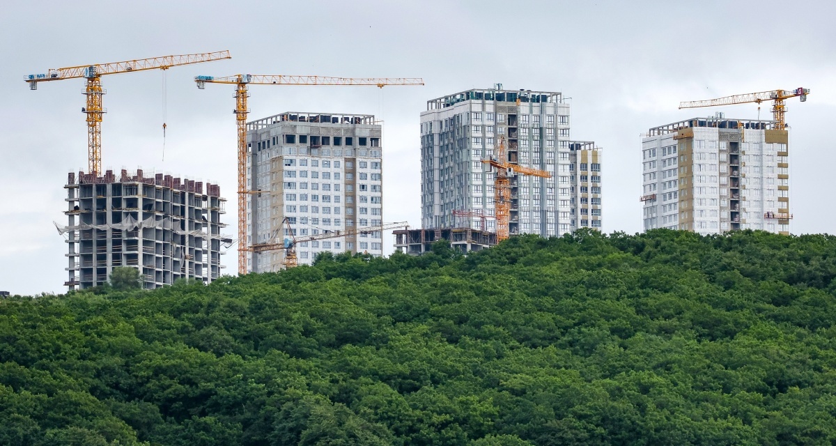 Какой доход нужен для ипотеки на однушку в Москве, как сэкономить до 55 тысяч рублей на ЖКУ. Главное о жилье за неделю