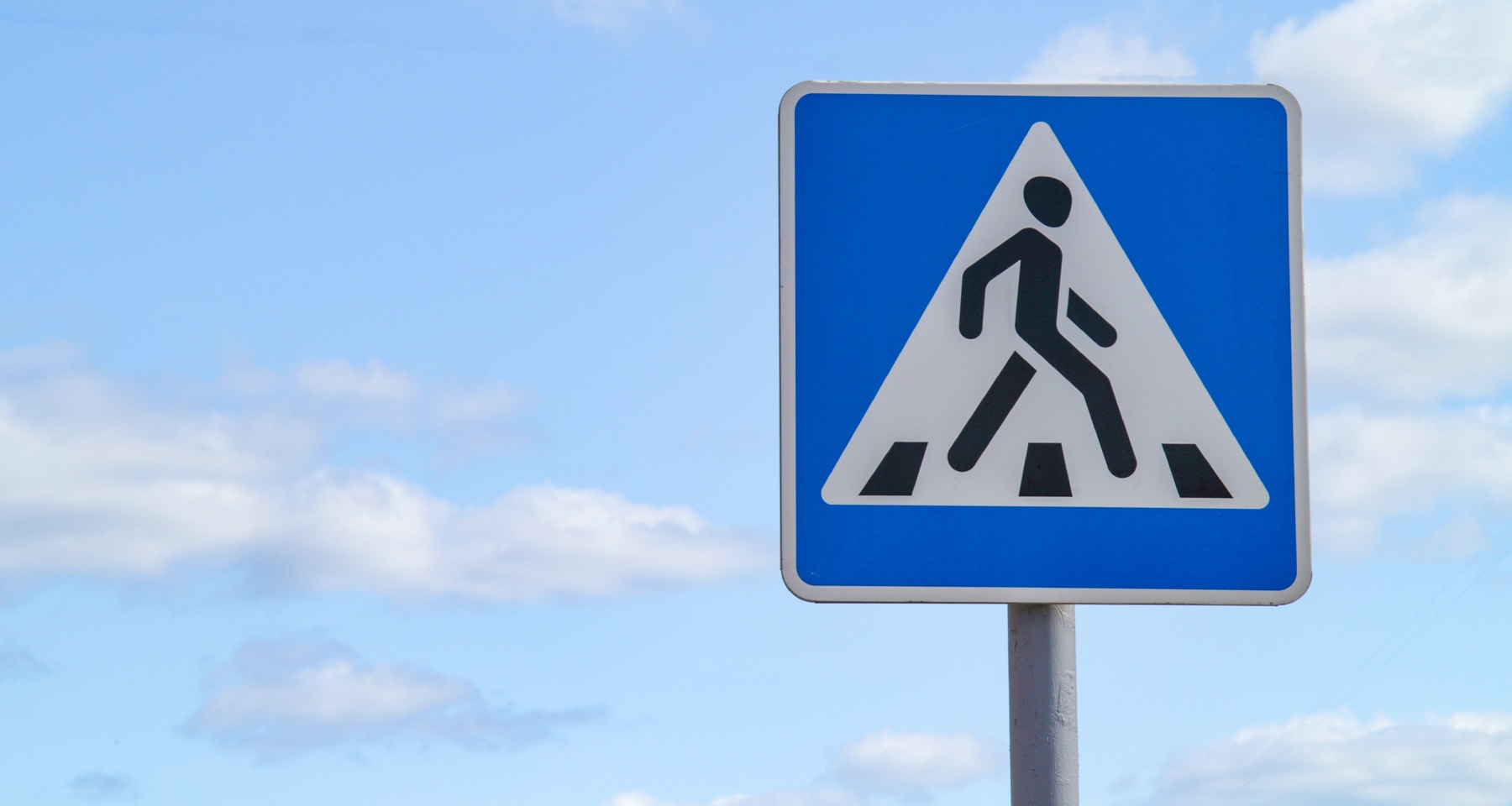 Что делать, если вы сбили дорожный знак: инструкция