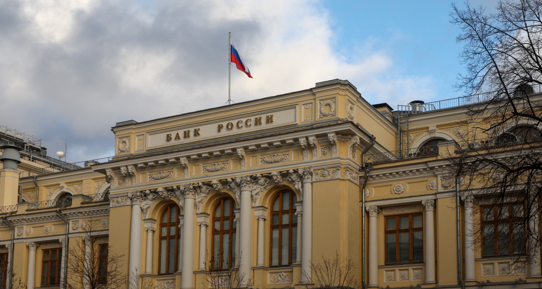 Рублю предрекли падение после снижения ставки, как ЦБ будет принимать решение. Главное о ключевой ставке за неделю