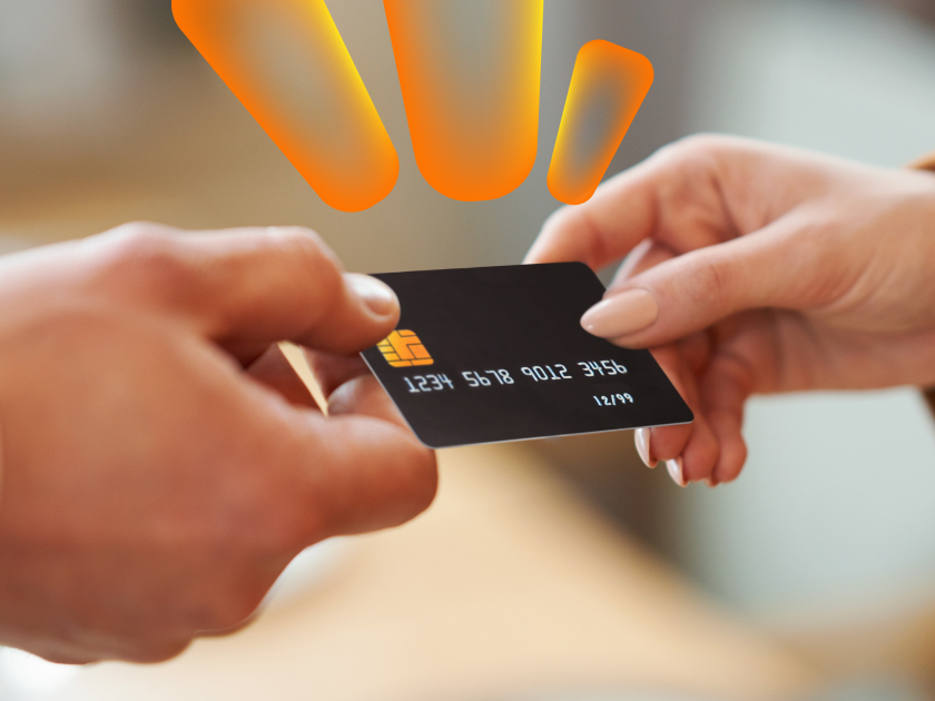 Банк выдал карту без конверта. Безопасно ли ей пользоваться