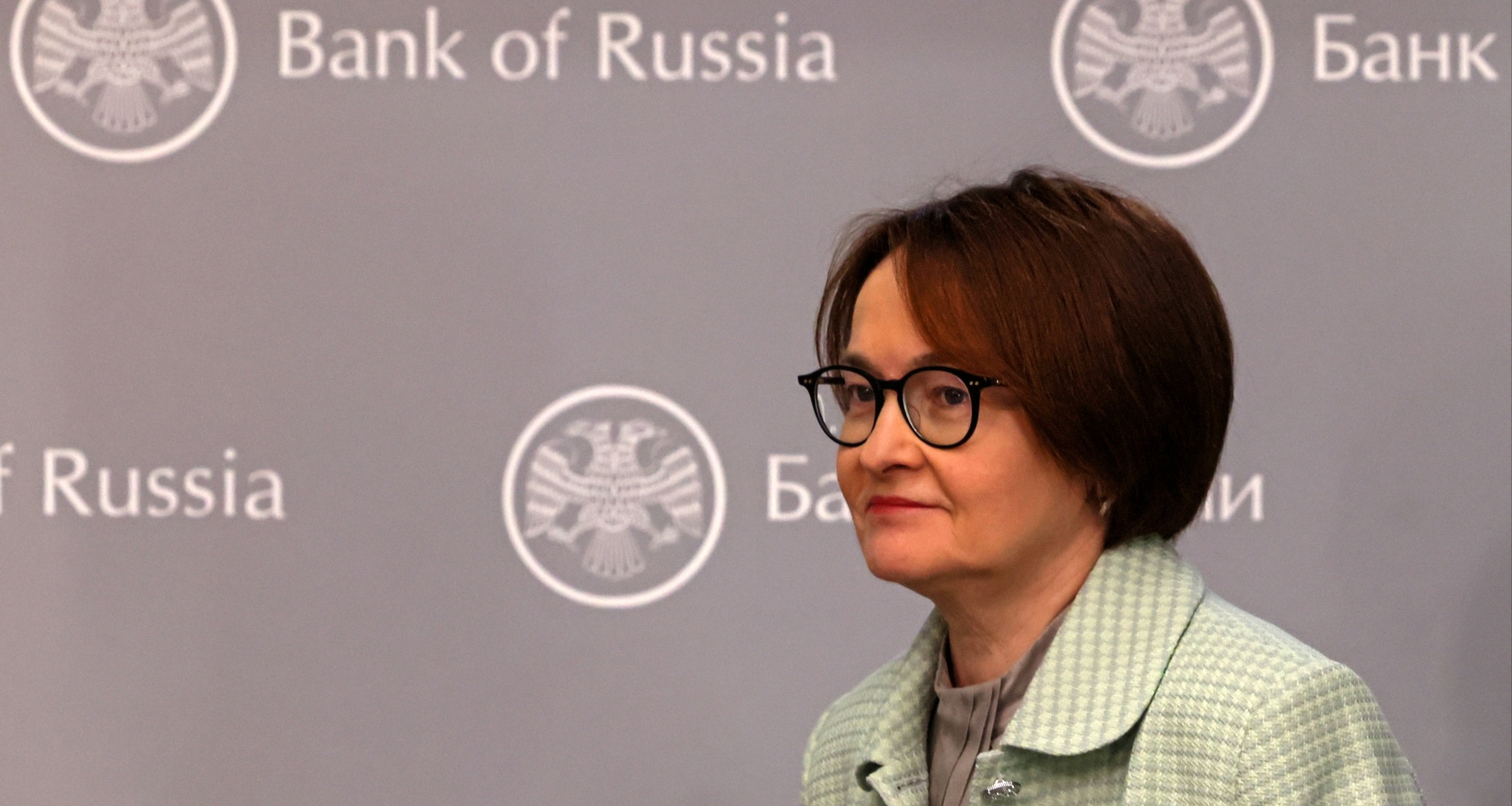 Банк России снизит ключевую ставку, компании планируют сокращения персонала. Обзор Банки.ру