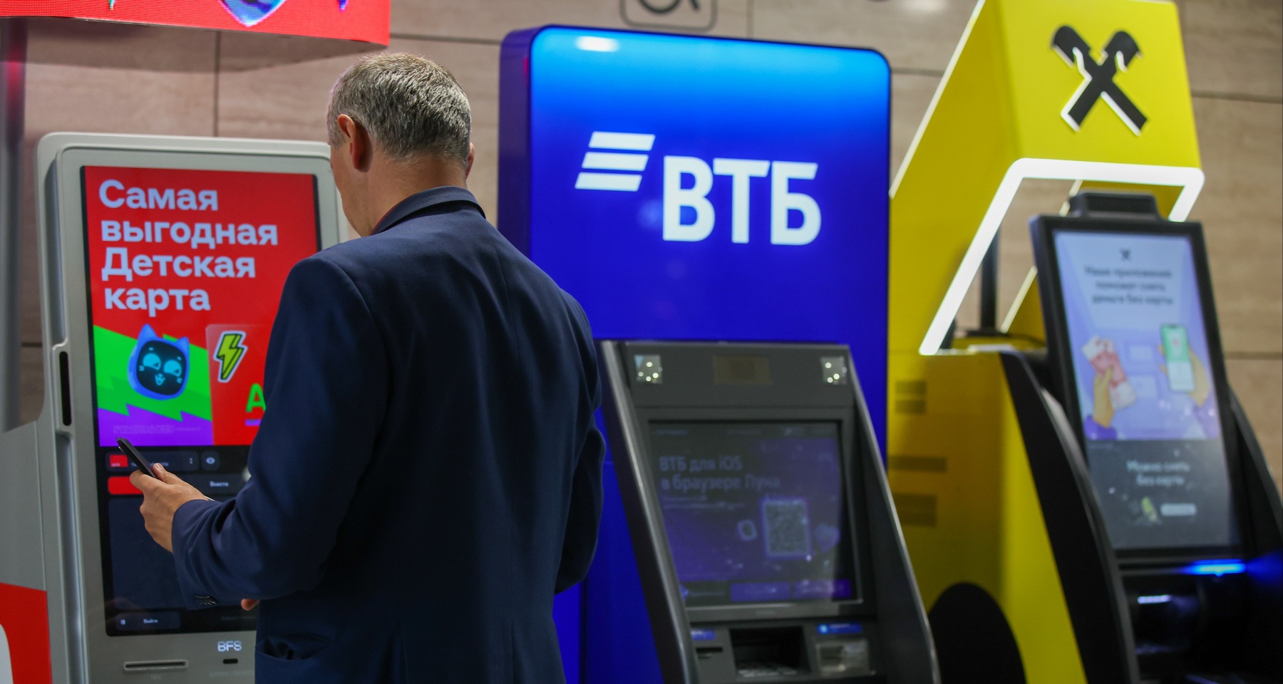 Банки смогут отказывать клиентам в пополнении счета наличными через банкомат