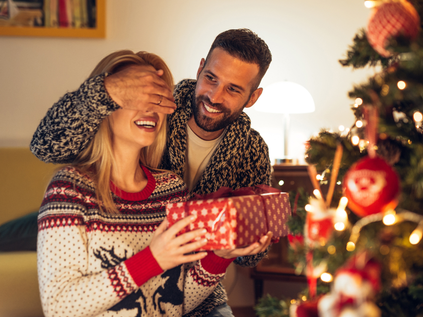 Страховка под елку: какой полис подарить близким на Новый год