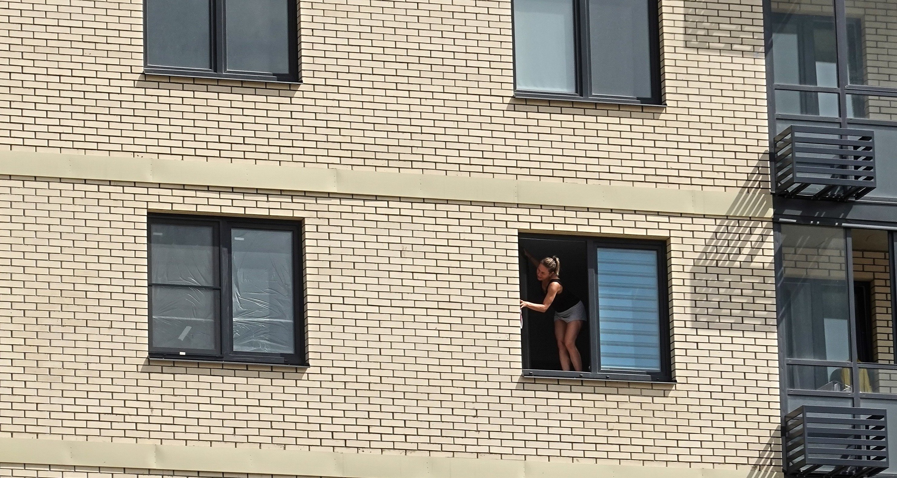 Подсчитано, сколько уйдет зарплат на покупку микроквартиры в Москве 30. ...