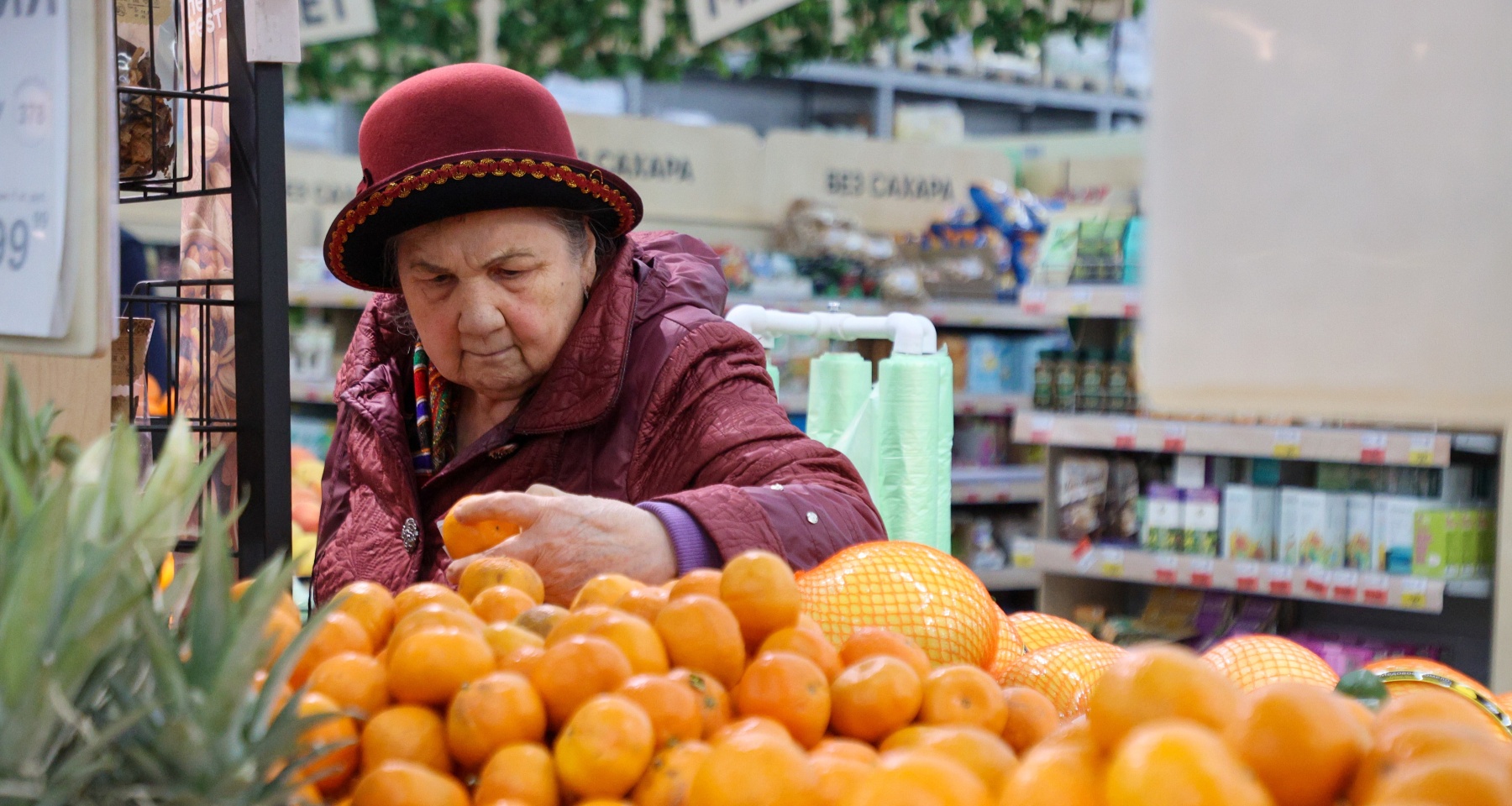 Продукты и оплата ЖКУ: подсчитаны расходы пенсионеров в России