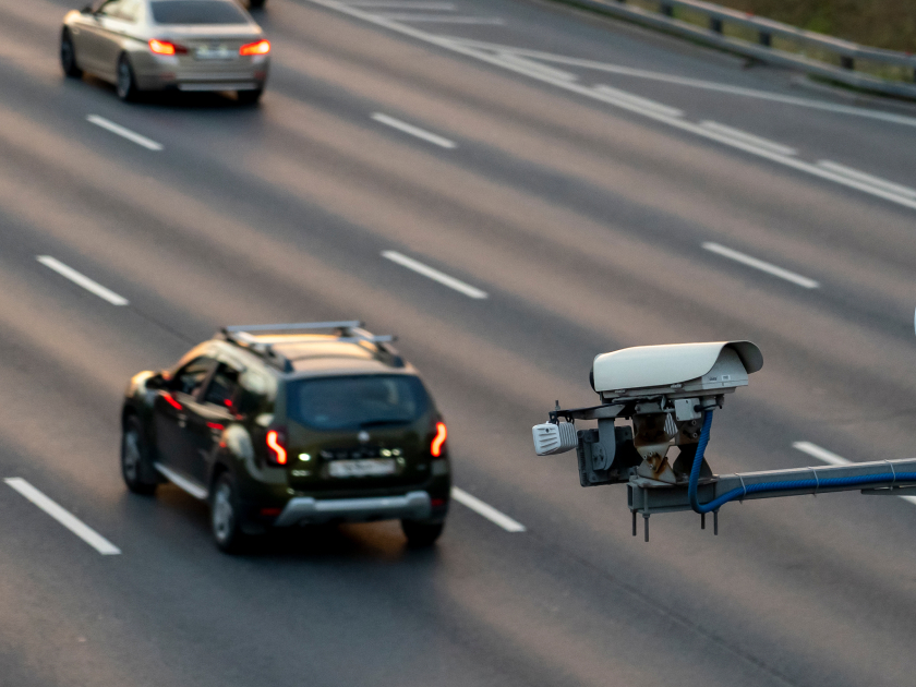 В Москве стали проверять ОСАГО по камерам: кого и как наказывают за отсутствие страховки