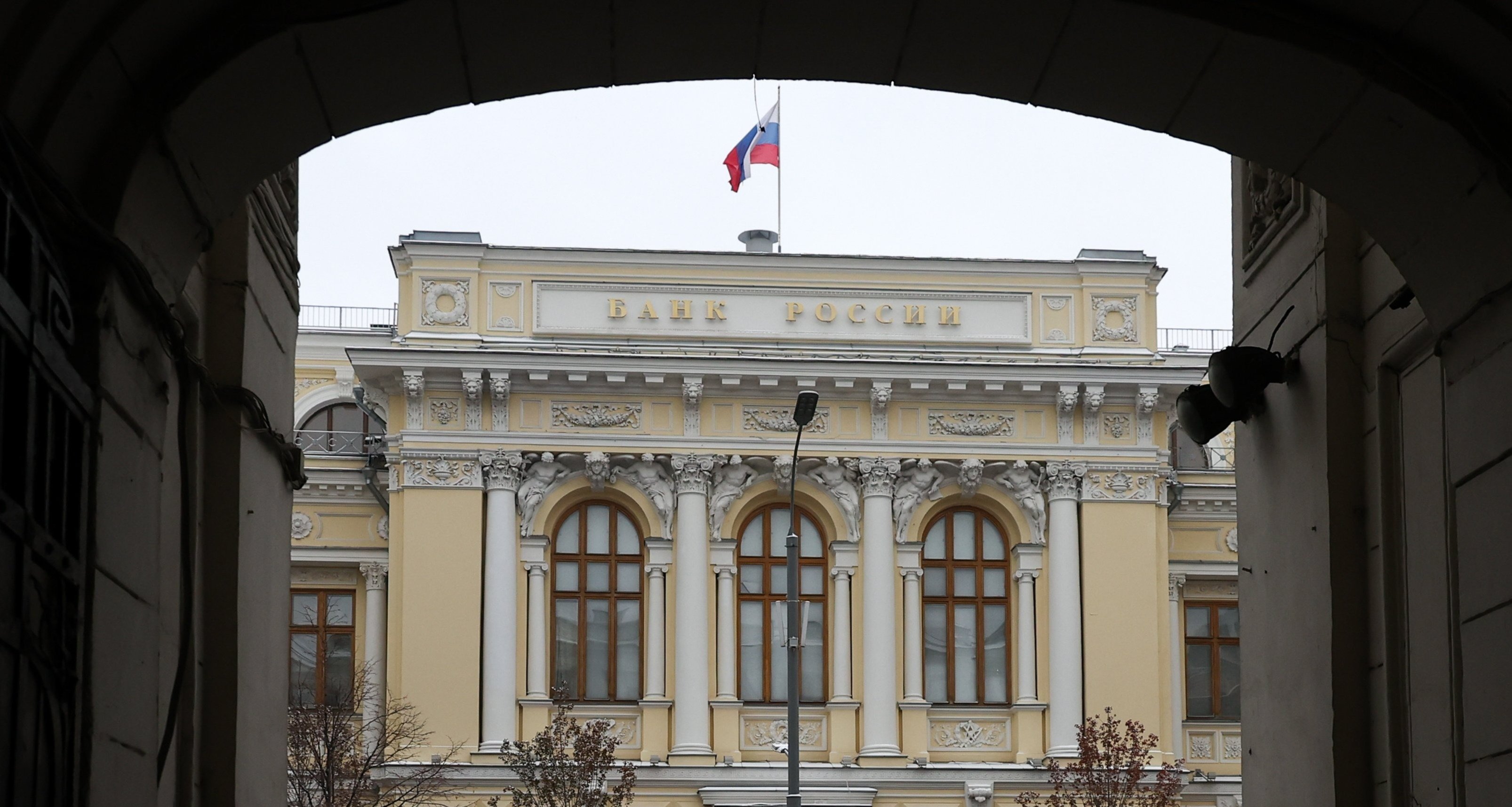 ЦБ возобновит валютные операции, связанные с использованием средств ФНБ