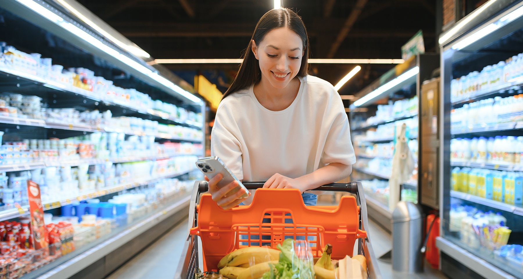 Покупать продукты в магазине или заказывать доставку: посчитали, что выгоднее для семьи в 2025 году