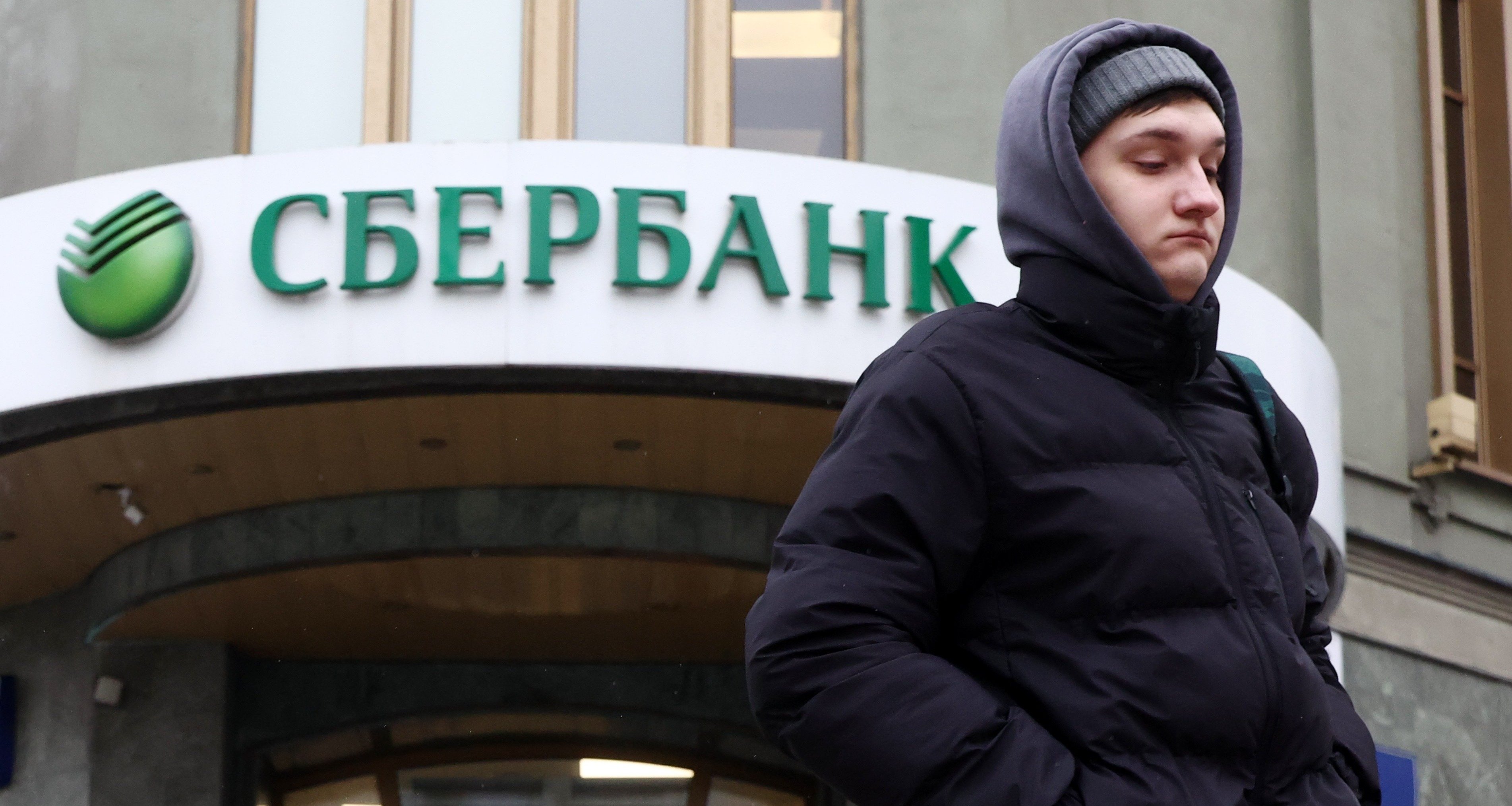 Сбербанк начинает работать в Крыму