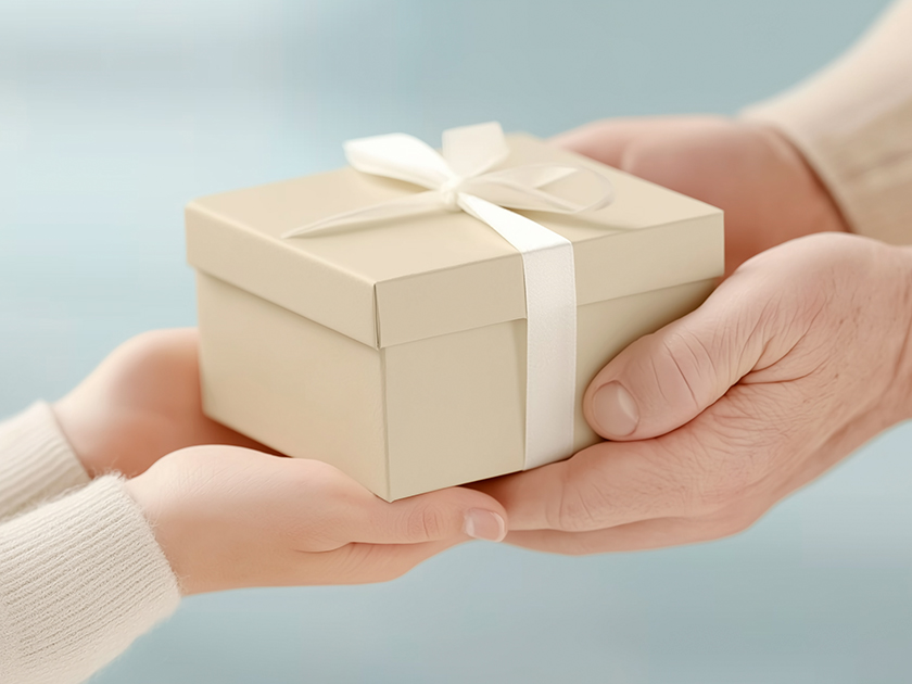 Кому положены бесплатные новогодние подарки в 2025/2026 году: собрали все регионы