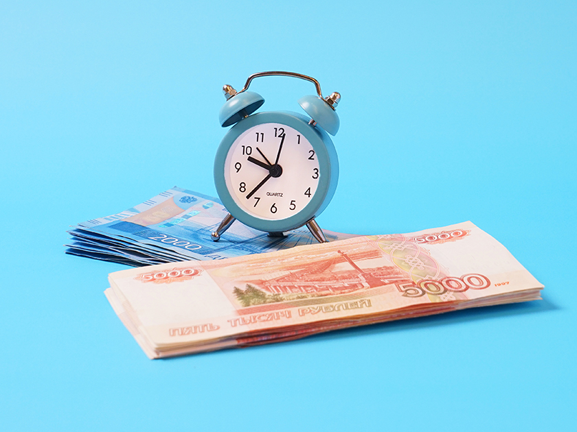 Сколько денег принесет вклад на год, если положить 300 тысяч: сделали расчеты