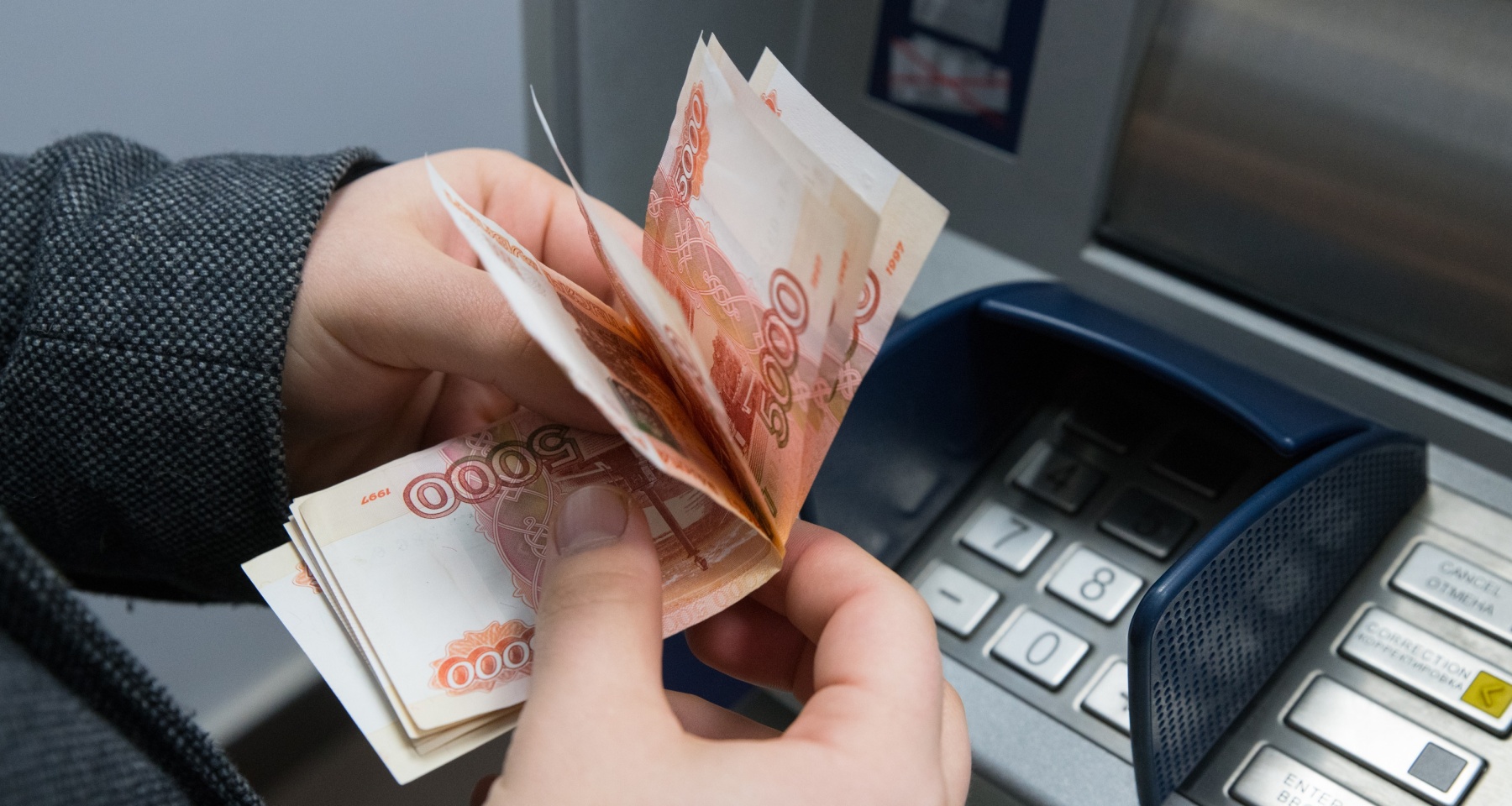 Россияне ответили, каким должен быть МРОТ