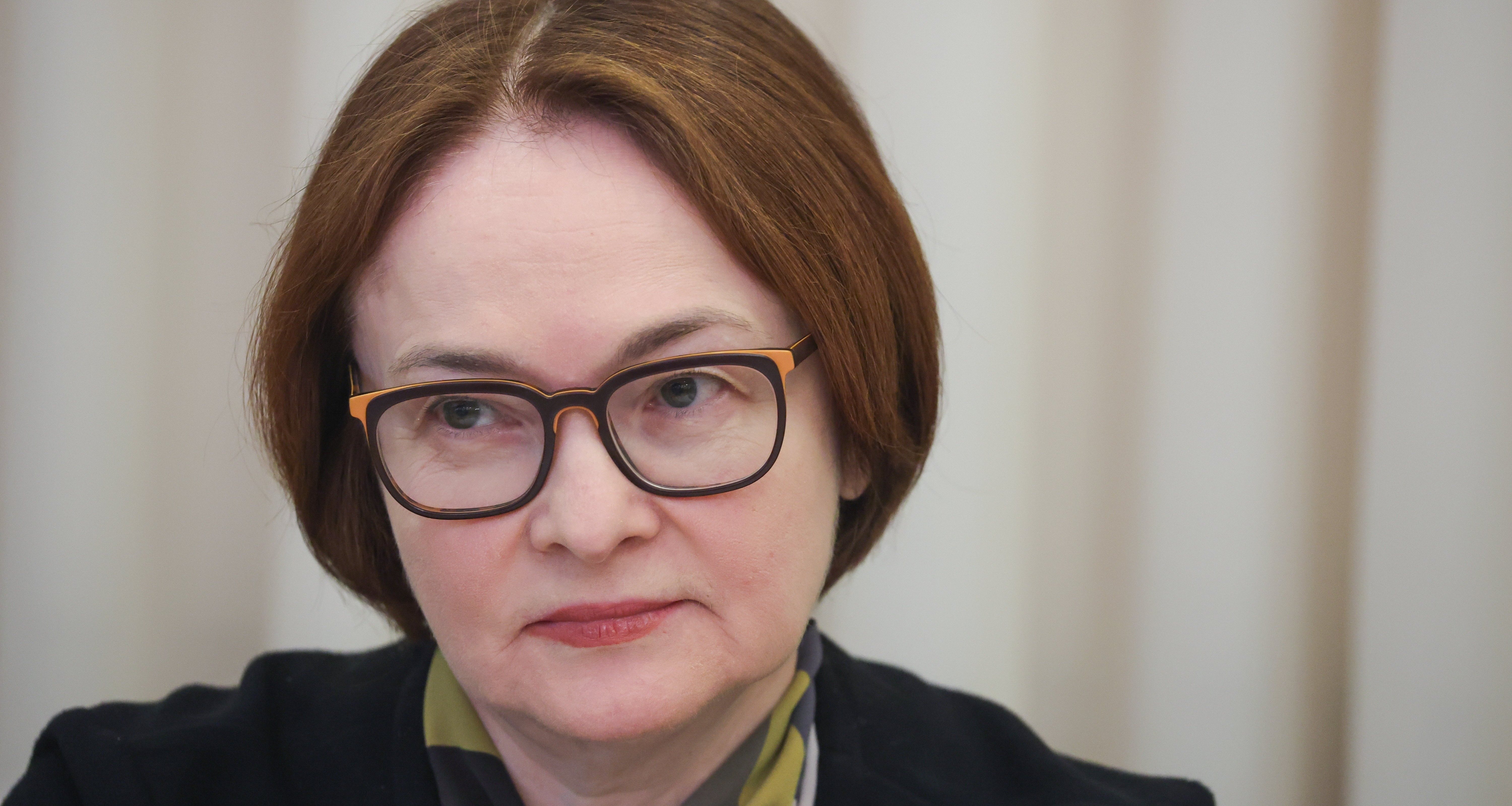 Набиуллина объяснила падение рубля и оценила необходимость влияния на курс
