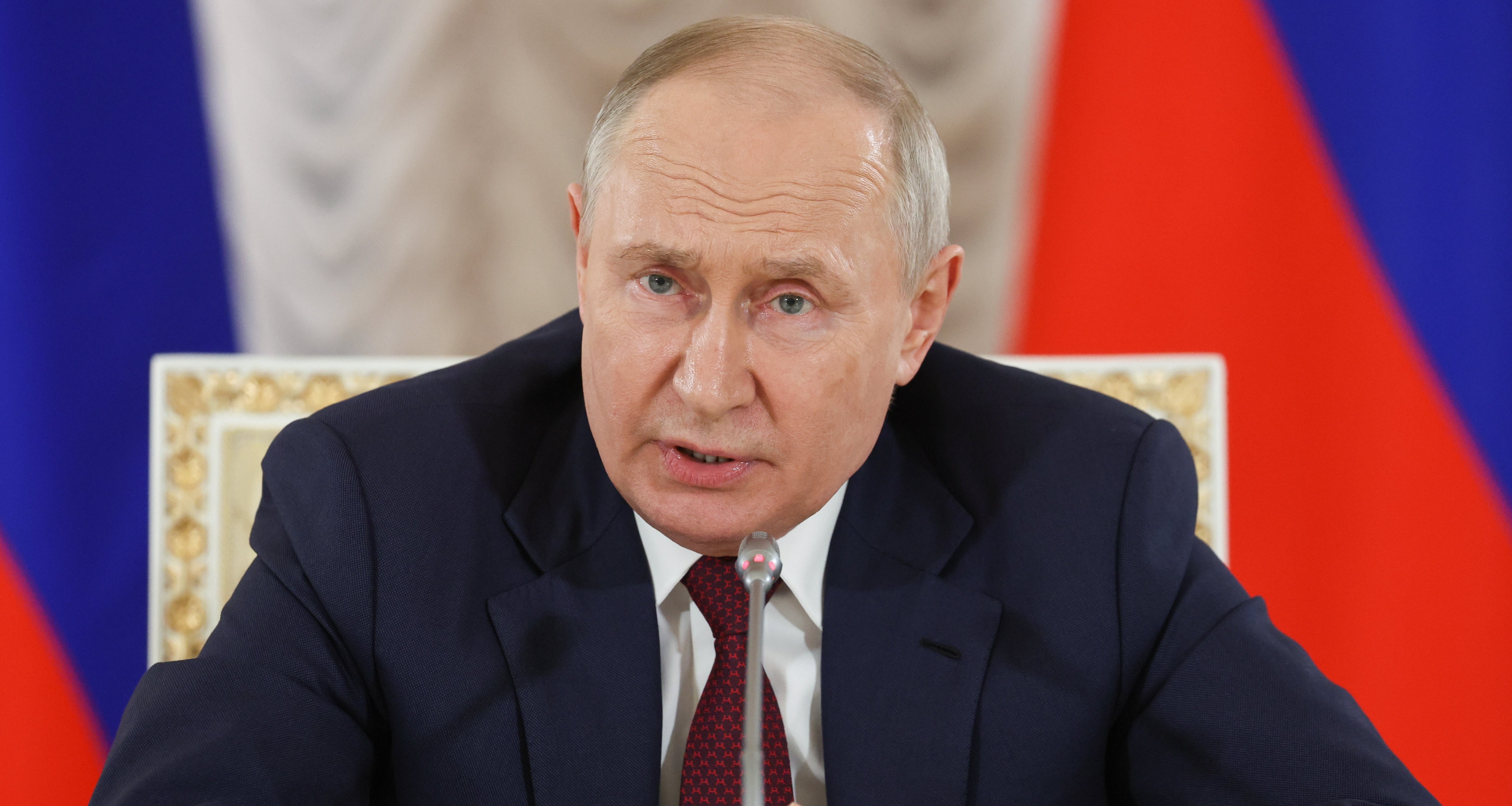 Путин ввел единый «налог для уехавших»
