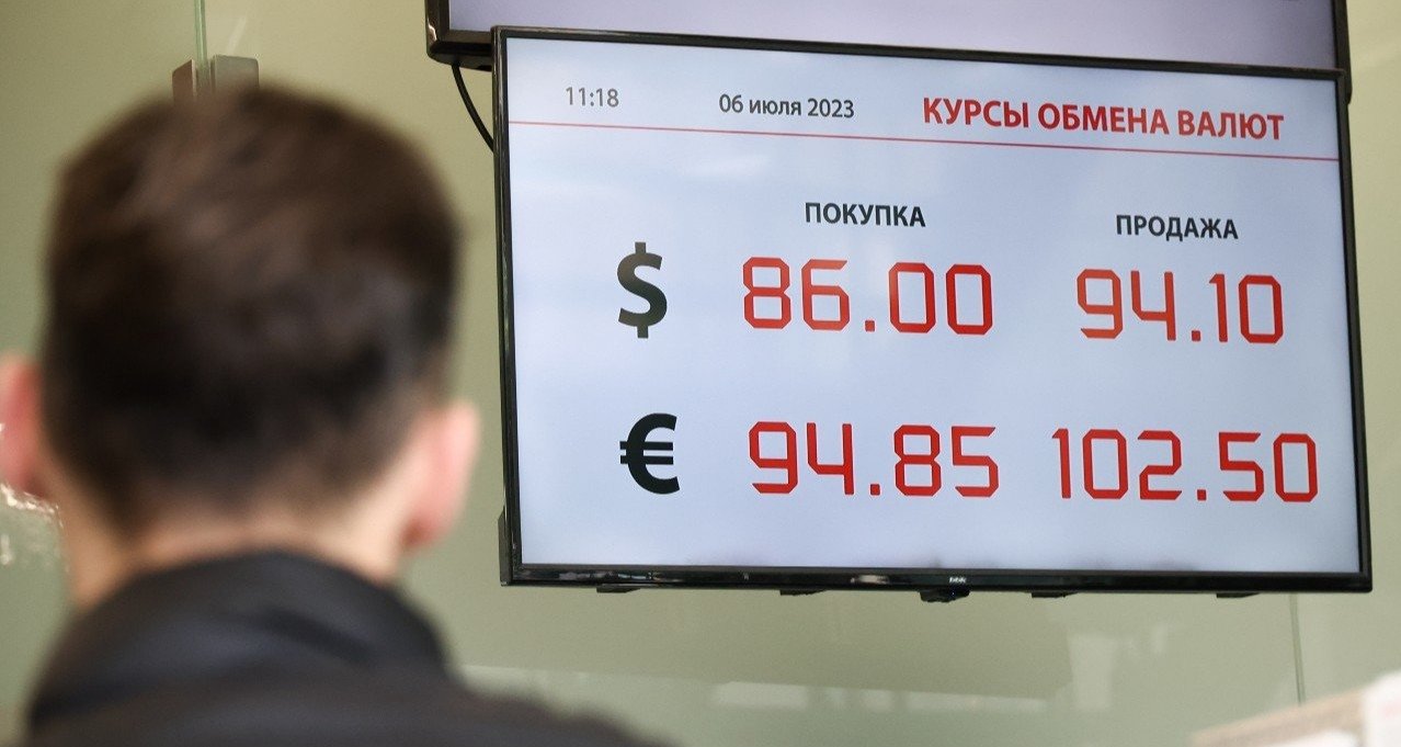 Аналитик подсказал, во что перевести рубли на случай нового обрушения