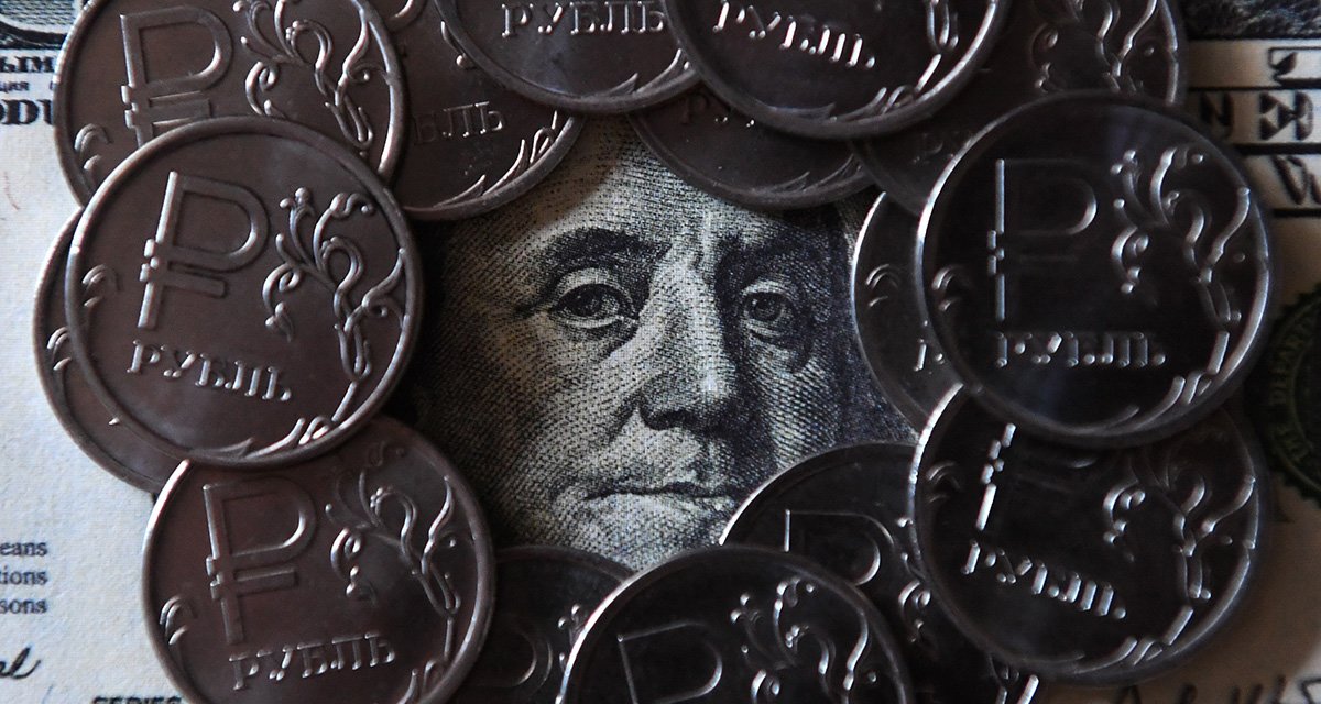 Против долларов и евро: ЦБ пообещал ускорить девалютизацию